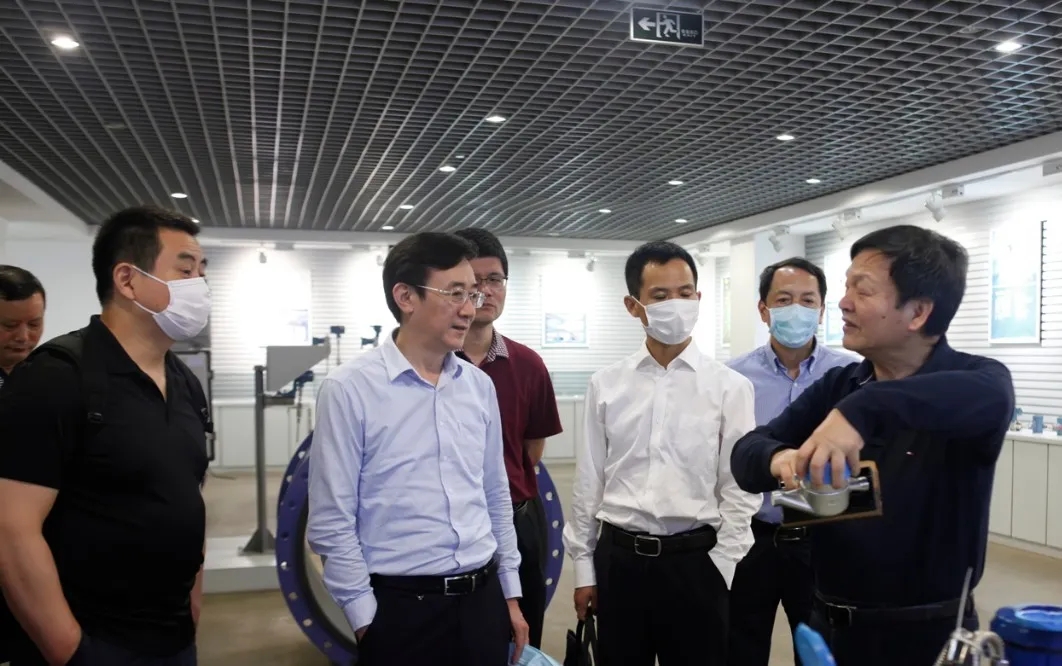 Wang Weiming, deputy director-general of Science and Technology Department of the Ministry of Industry and Information Technology, and his party visited WIDE PLUS for research